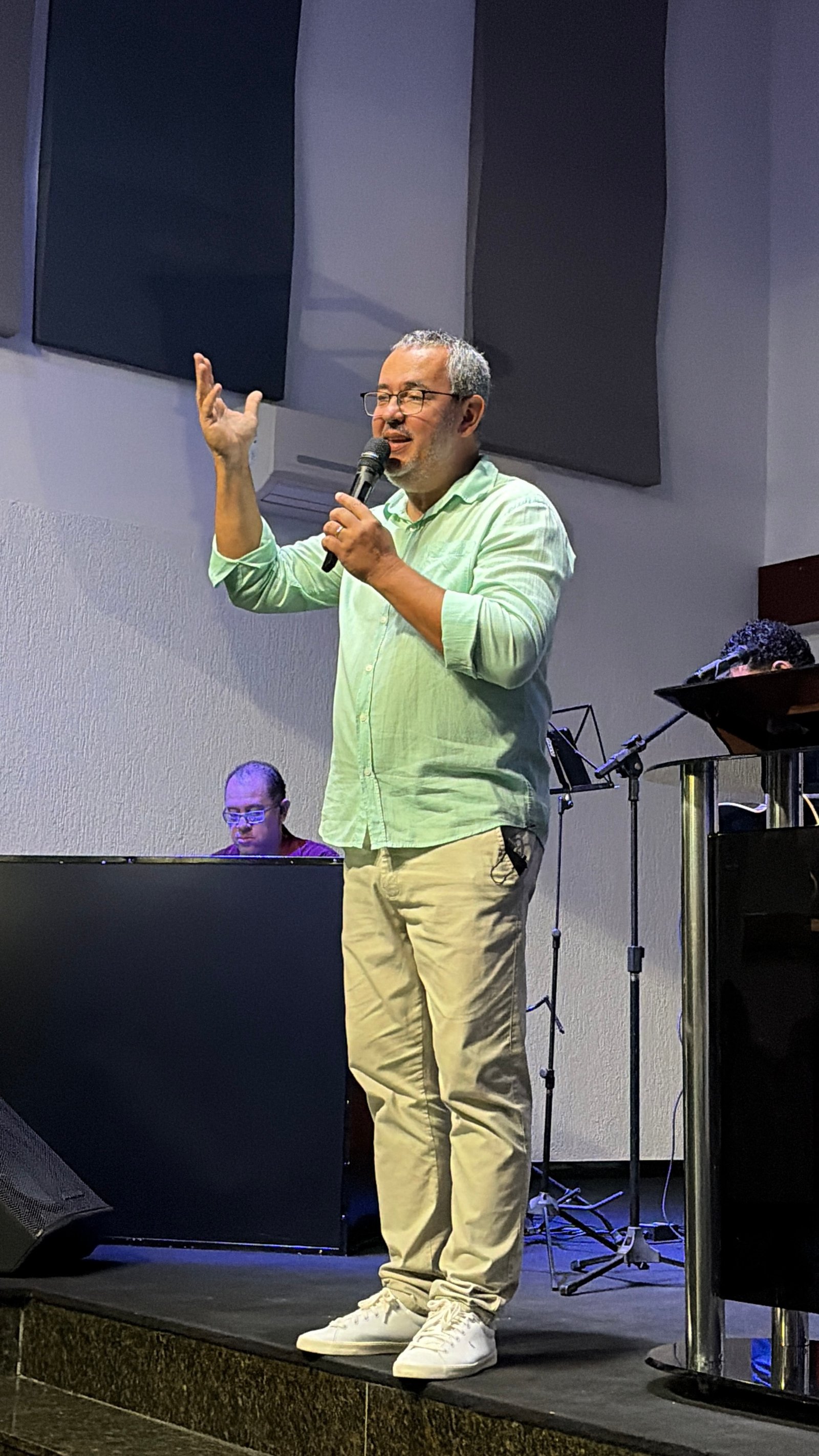 Pr. Alessandro Carvalho